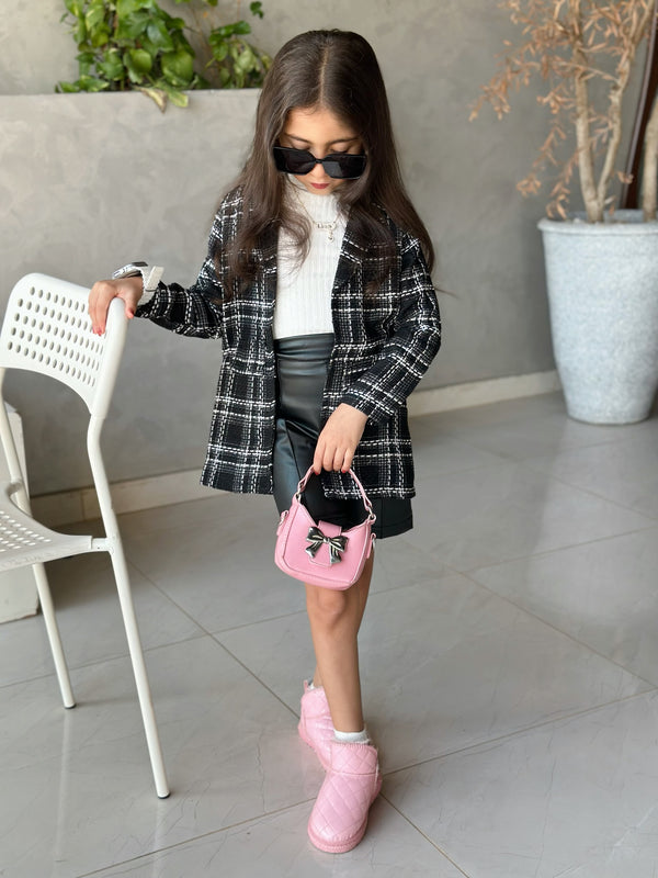 طقم قطعتين بليزر صوف وشورت جلد